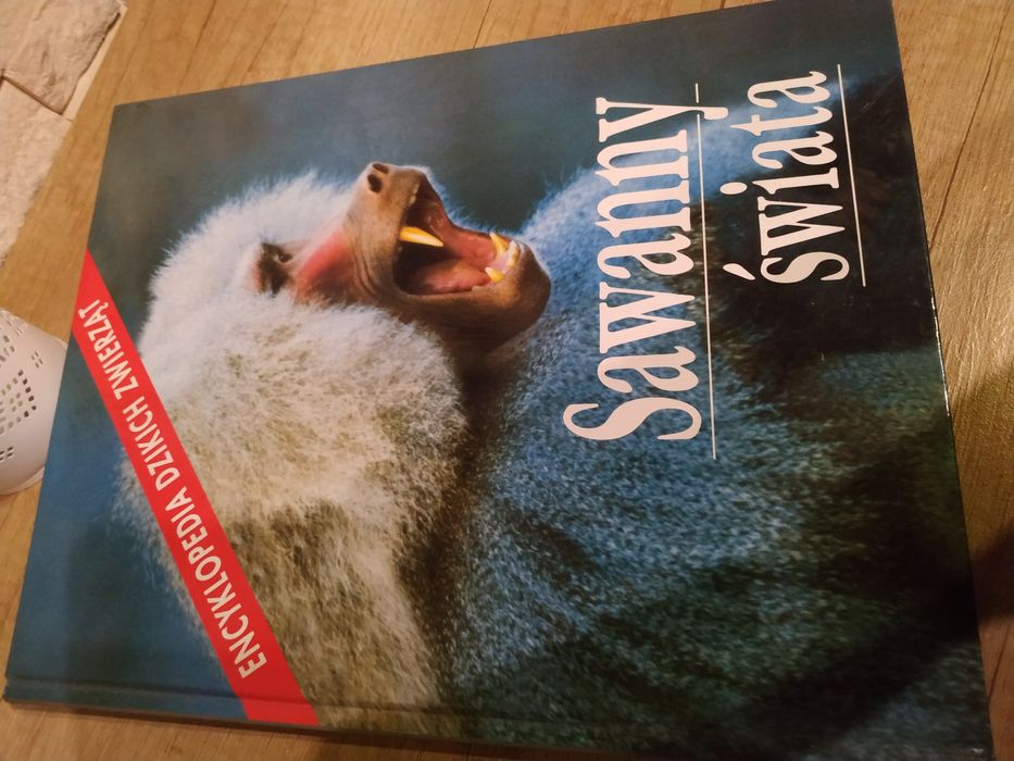 Książka album Sawanny Świata o zwierzętach