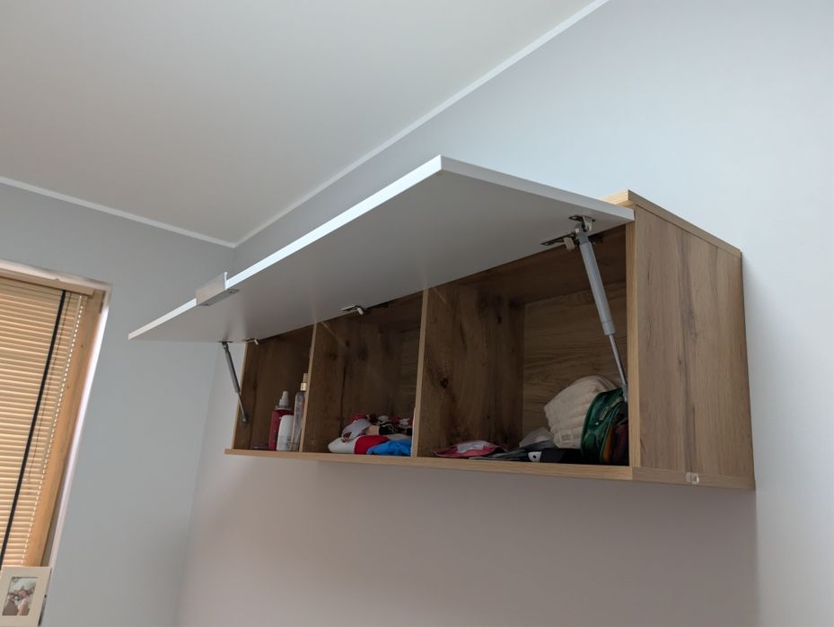 Szafka i półka wisząca, dwa elementy