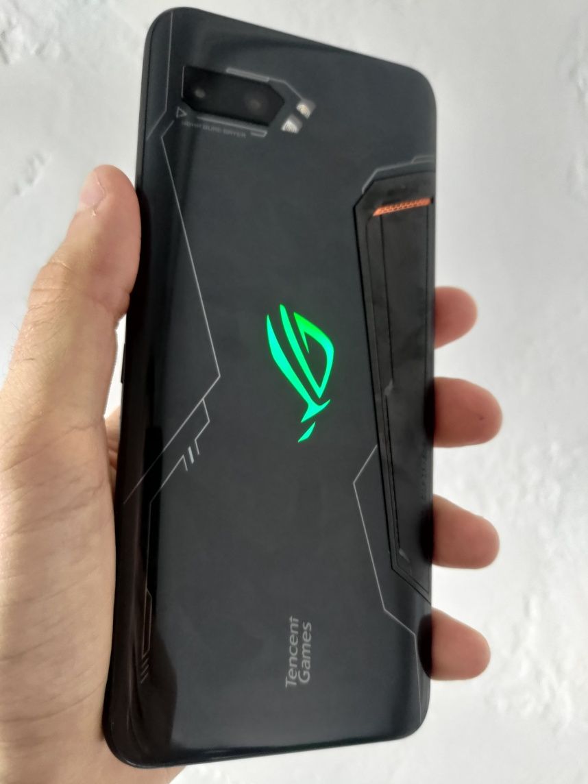Asus ROG Phone 2 — 12 GB озу 512 GB