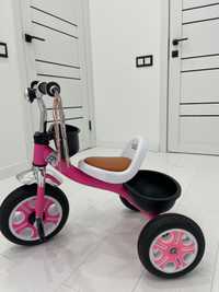 Велосипед дитячий триколісний
"Best Trike"2 кошики для дівчинки