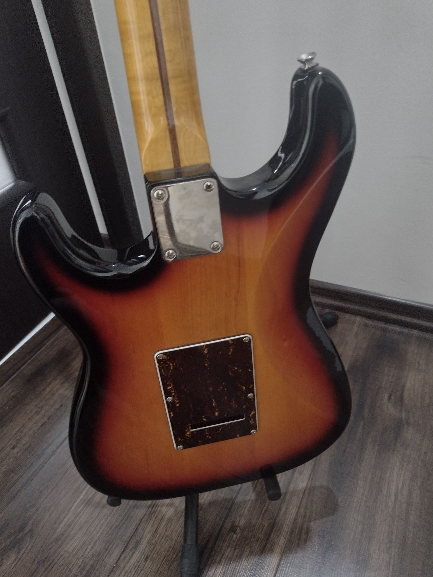 Gitara elektryczna vintage v6