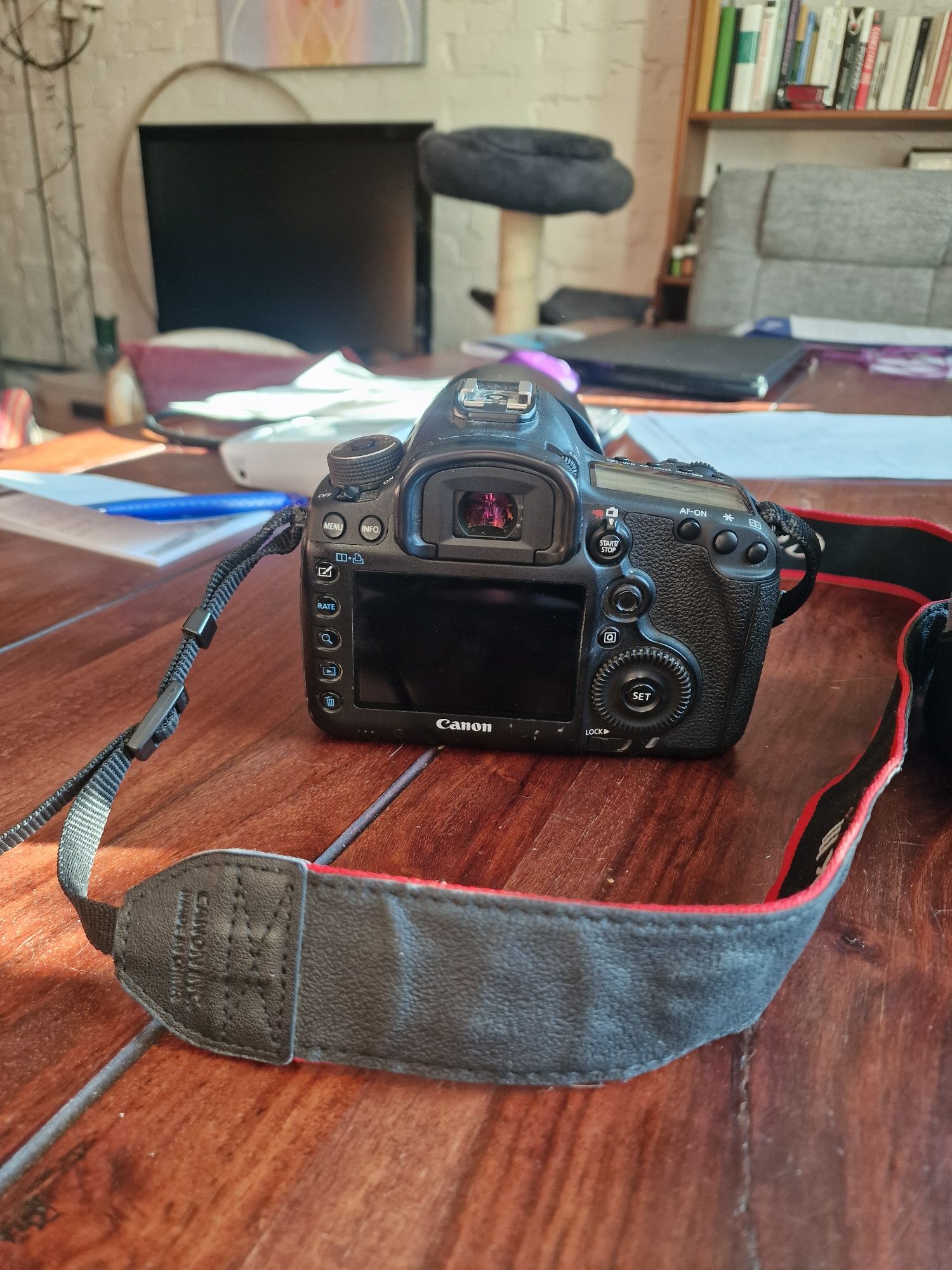 Aparat fotograficzny Canon EOS 5D Mark 3 + obiektyw + etui