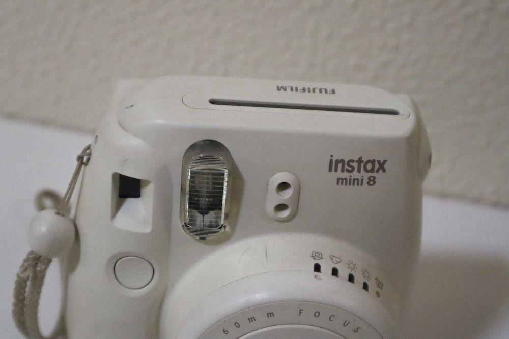 Máquina Fujifilm Instax Mini 8 branca