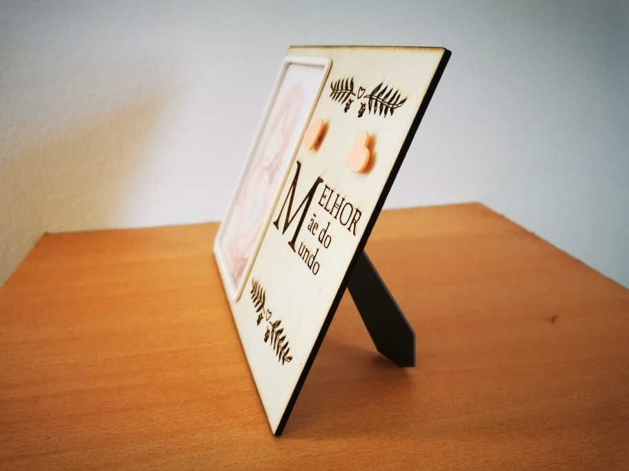 Moldura para fotografia perfeita para oferecer a uma  Mãe.