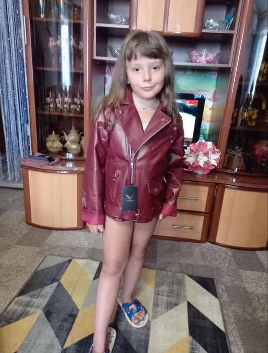 Куртка кожа, плаття, топік.