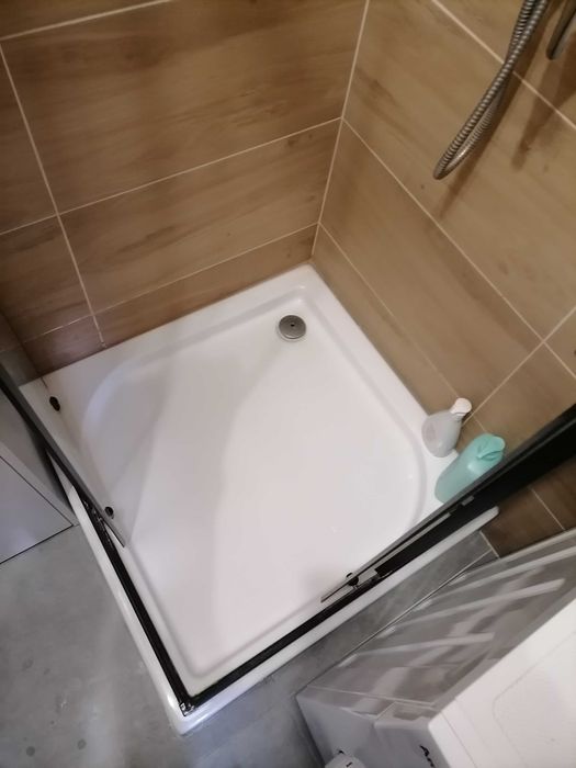 Sprzedam cały zestaw prysznica wraz z brodzikiem.