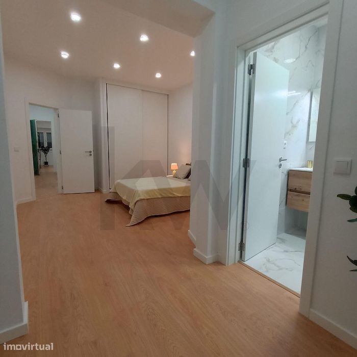 Apartamento com Vista Deslumbrante do Rio | Espaçoso e Moderno