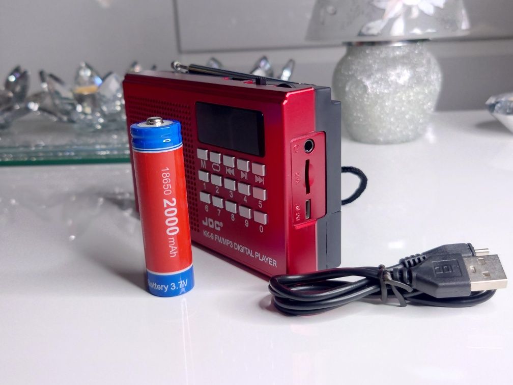 Czerwone radio kieszonkowe turystyczne odtwarzacz MP3 akumulator 18650