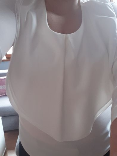 Nowa elegancka biała bluzka.