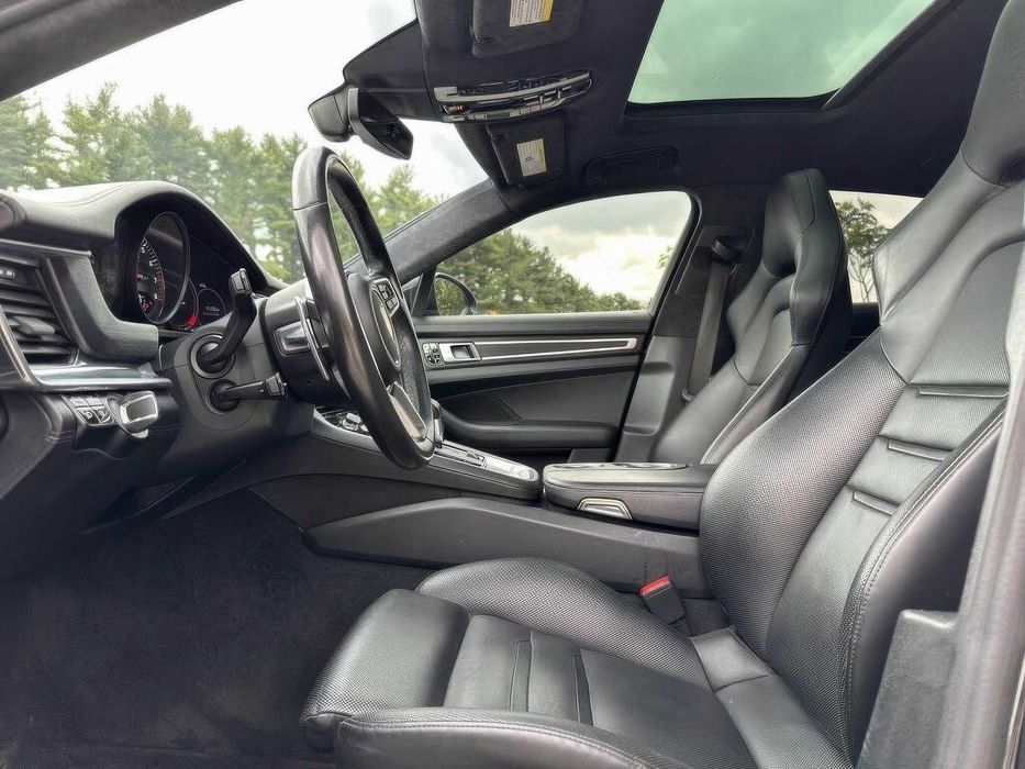 Porsche Panamera GTS      2020