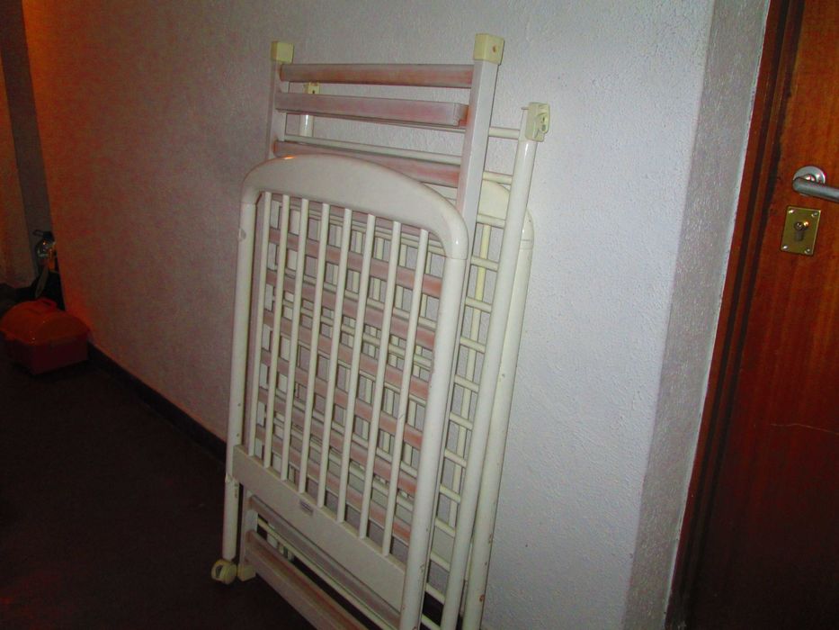 Cama lacada a branco para bebé