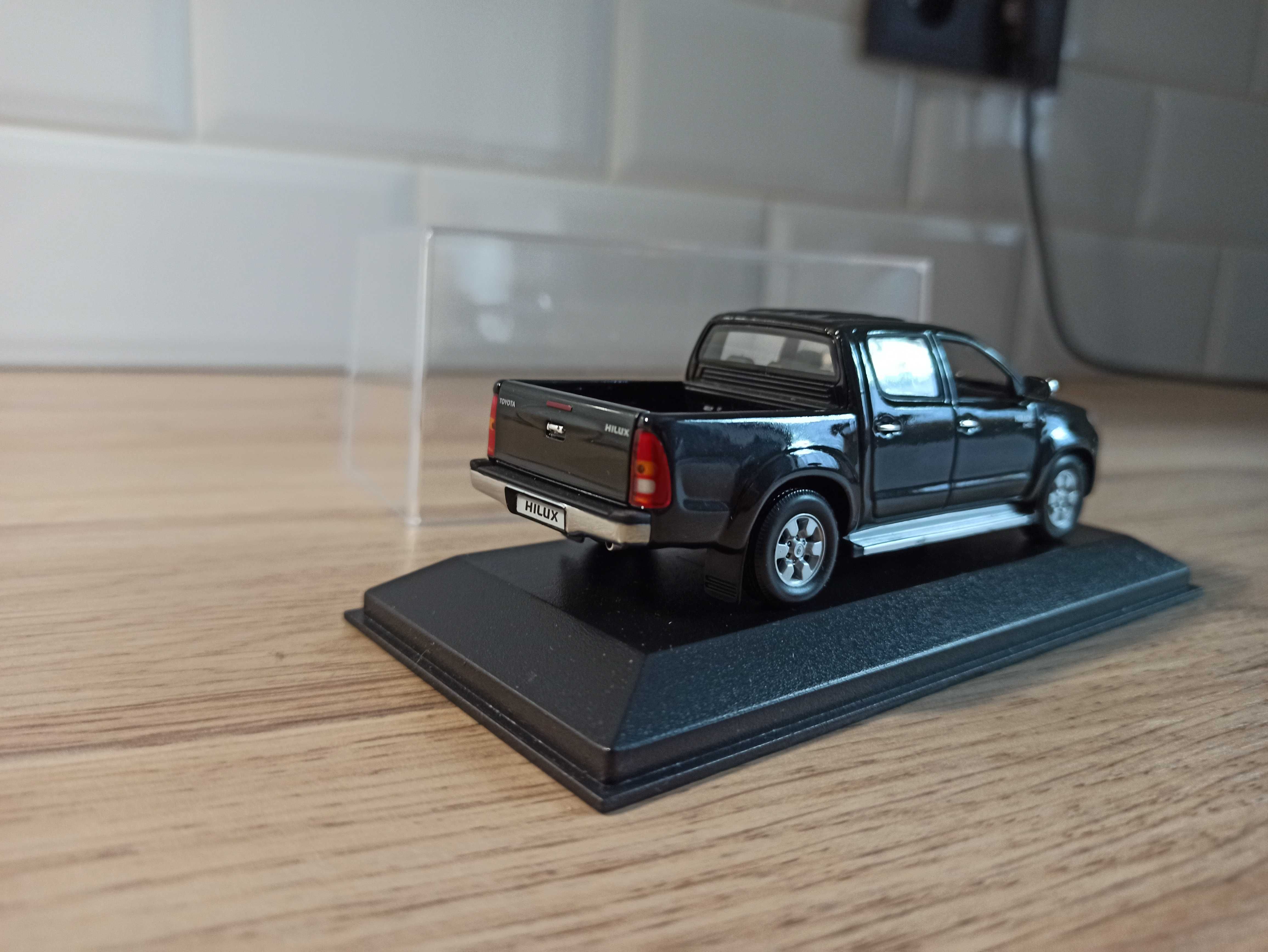 1:43 Minichamps Toyota Hilux