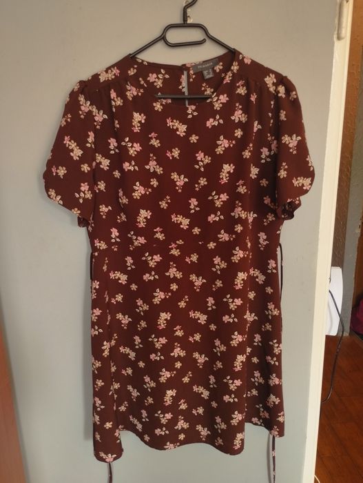 Brązowa czekoladowa rozkloszowana sukienka kwiaty kwiatki Primark 44