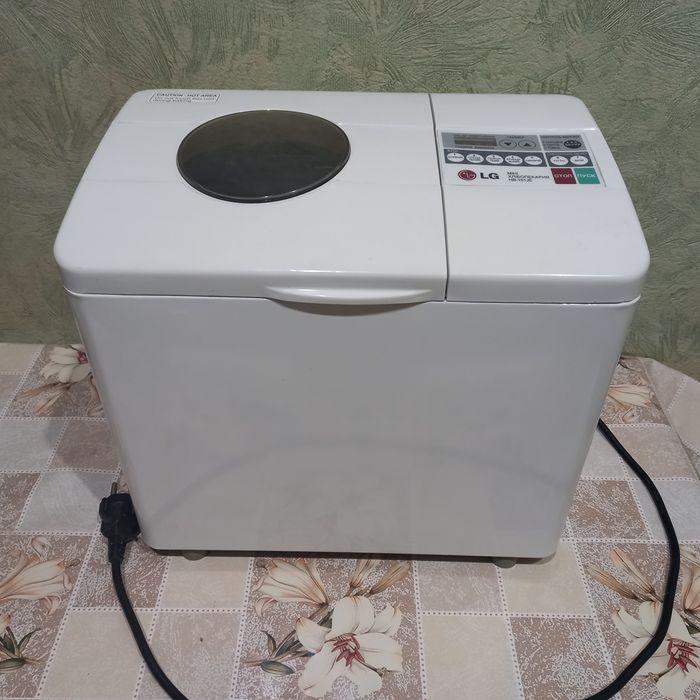 Хлібопічка LG HB-151 JE