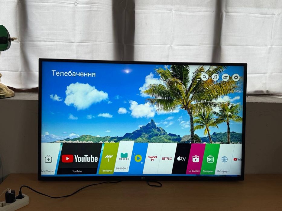 Телевізор LG / 49 дюймів / 4K UHD / Smart TV / Wi-Fi