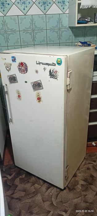 Холодильник майже робочий на чермет