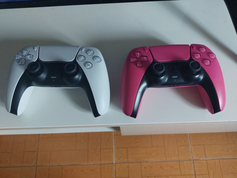 PS5 1TB (digital+disco)+ 2 controlos + 3 jogos