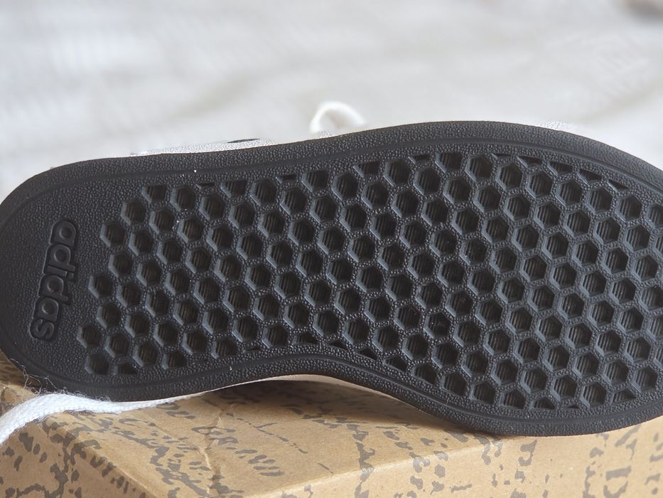 Продам детский кеды Adidas