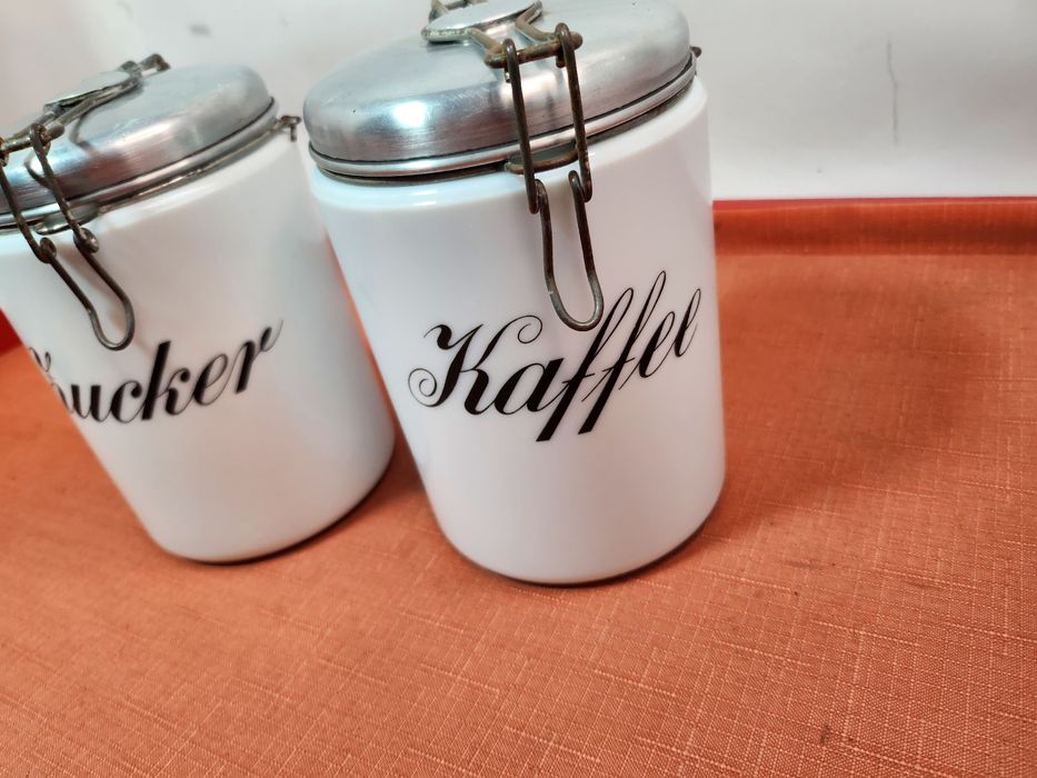 Dwa stare przedwojenne pojemniki na kawę i cukier