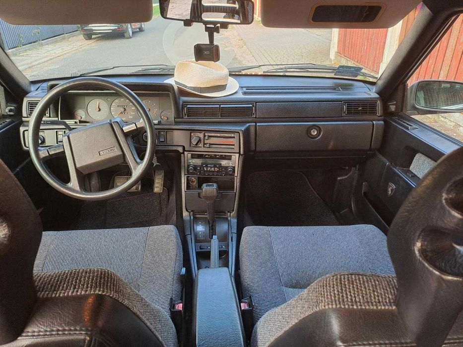 Sprzedam nietuzinkowe auto jakim jest Volvo 740