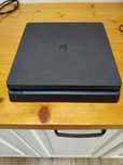 PlayStation 4 Slim 500 GB – Bardzo dobry stan – 1 pad