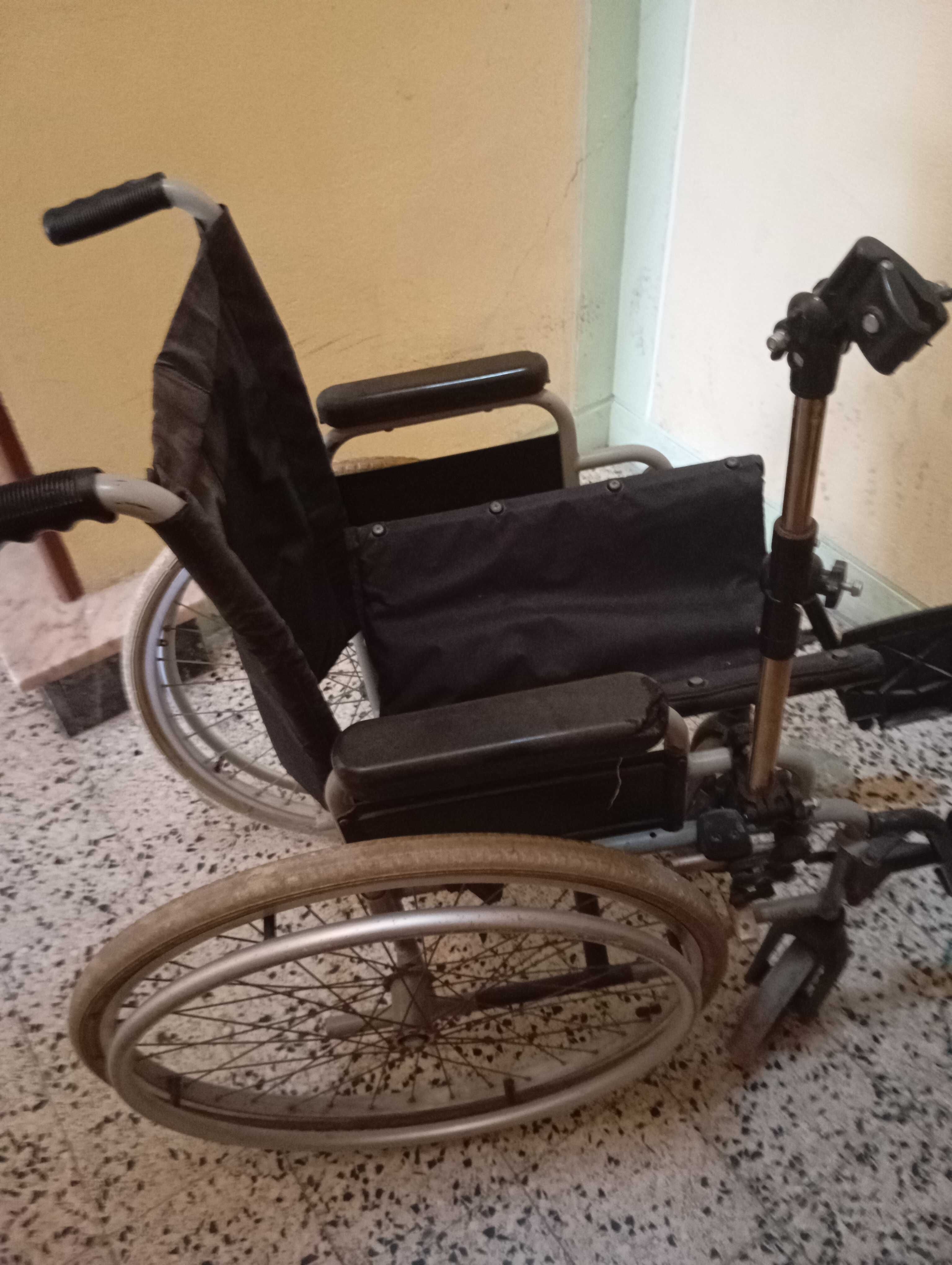 Cadeira de rodas com braço  para sombrinha