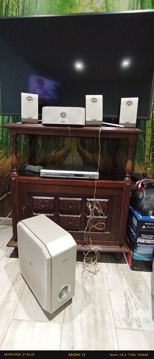 Leitos DVD com sistema de som 4.1 Philips.