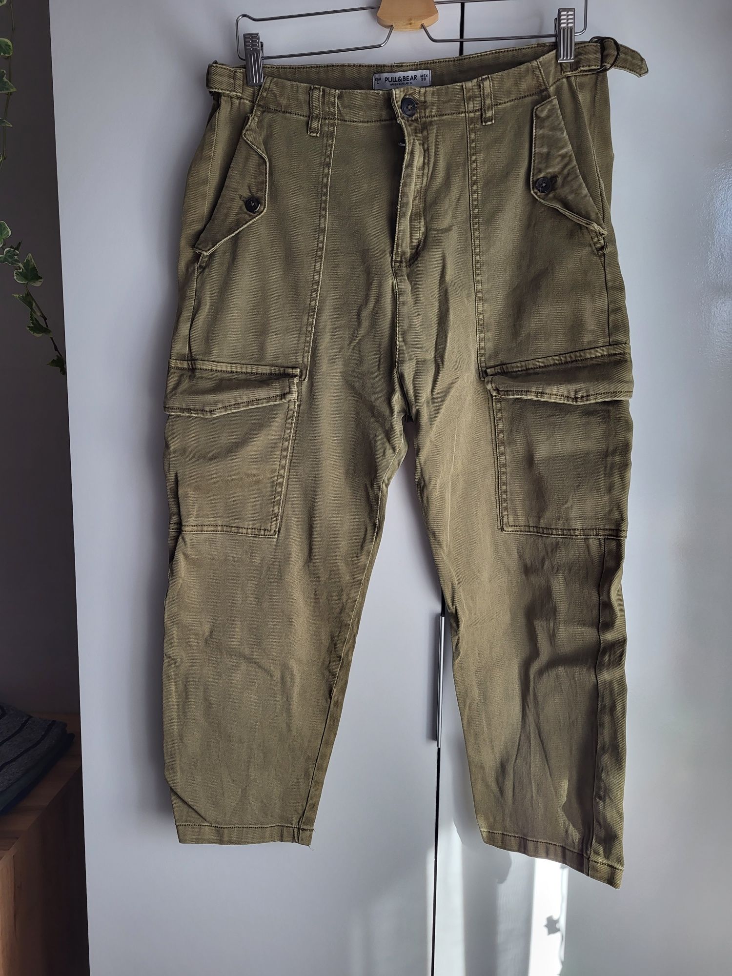 Spodnie cargo pull&bear rozm. L