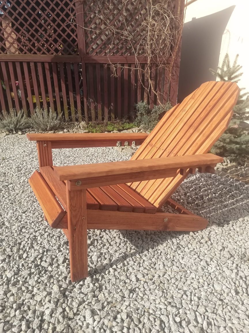 Drewniany fotel ogrodowy