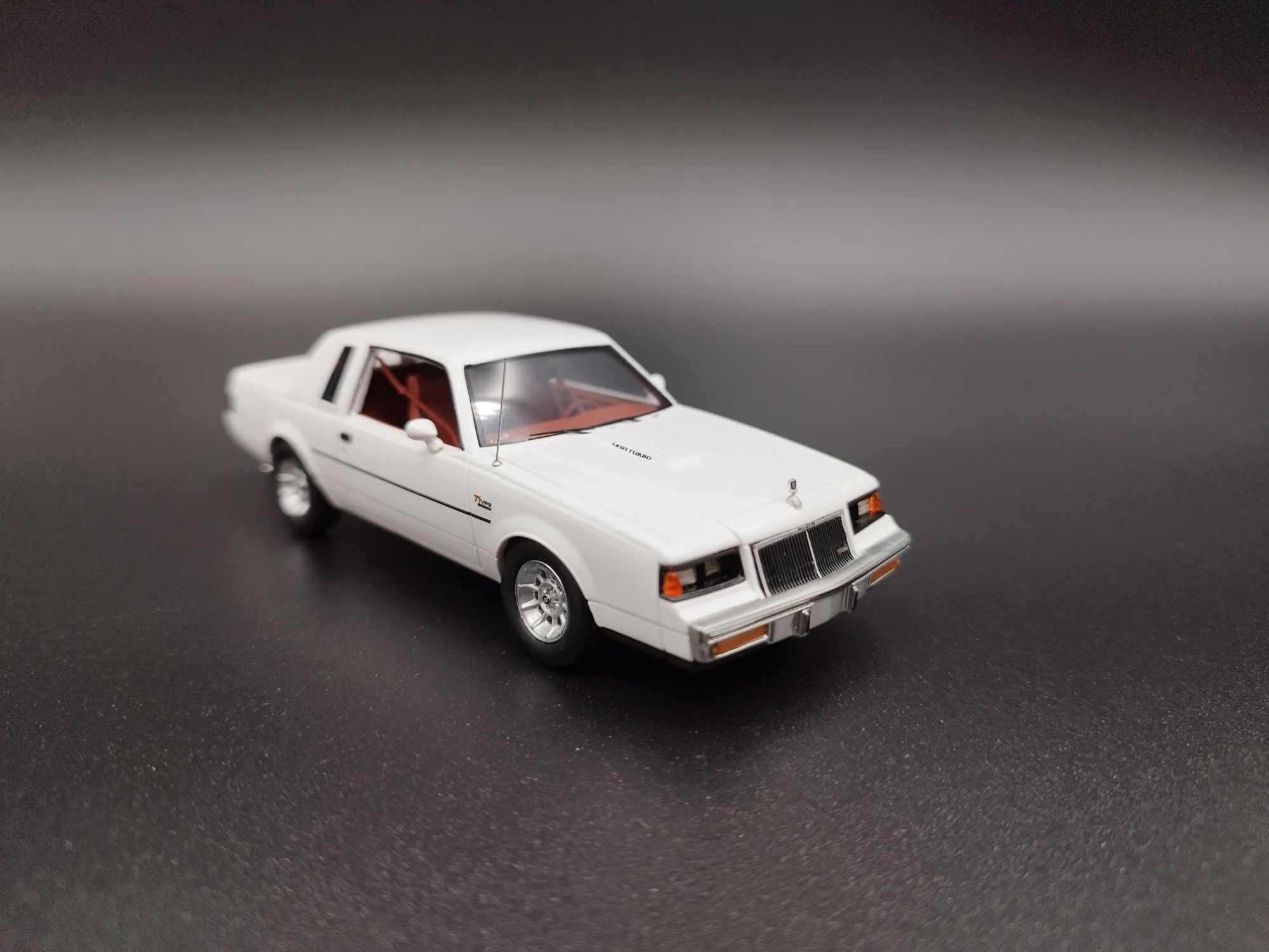 1:43 Auto Word Buick Regal Typ T (1986) white model