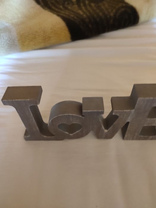 Napis Love dekoracja