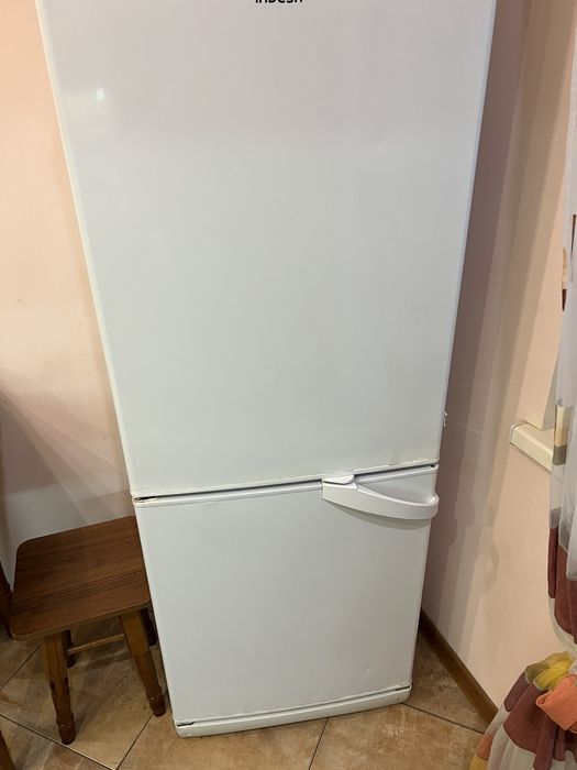 Холодильник Індезіт