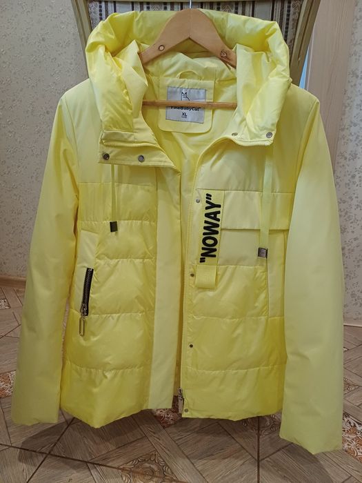 Жіноча дімисизонна куртка XL.