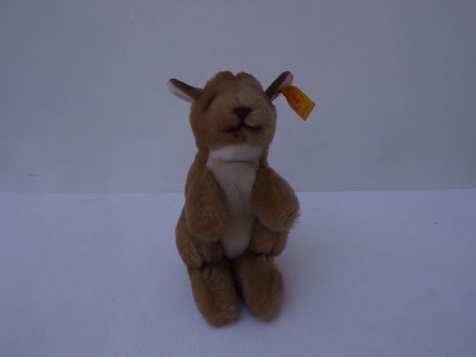 Peluche de coleção da Steiff  Canguru Altura 13 cm 040351