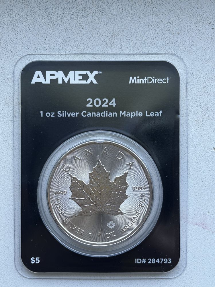 Серебряная монета лист канады
