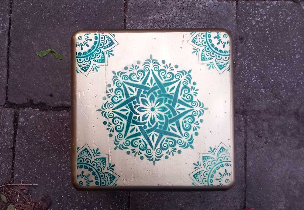 Solidny taboret Piękny stołek drewniany wys.46cm, blat 30x30cm
