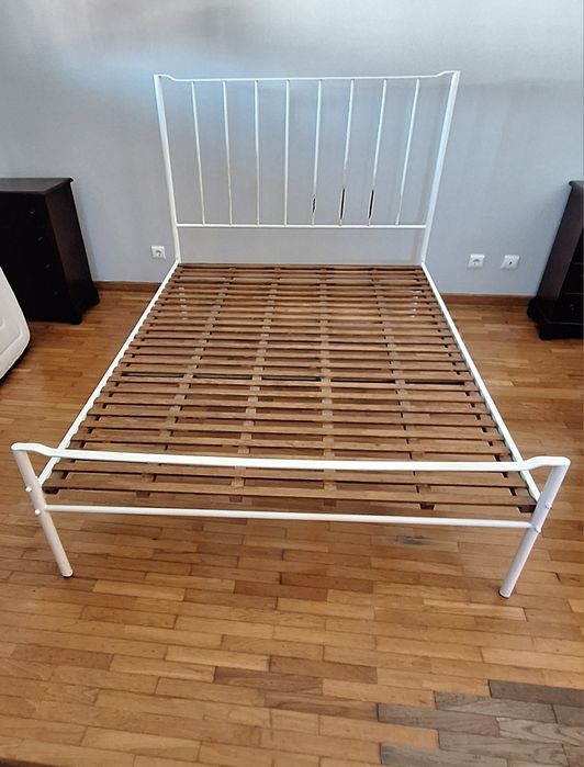 Cama de casal em ferro