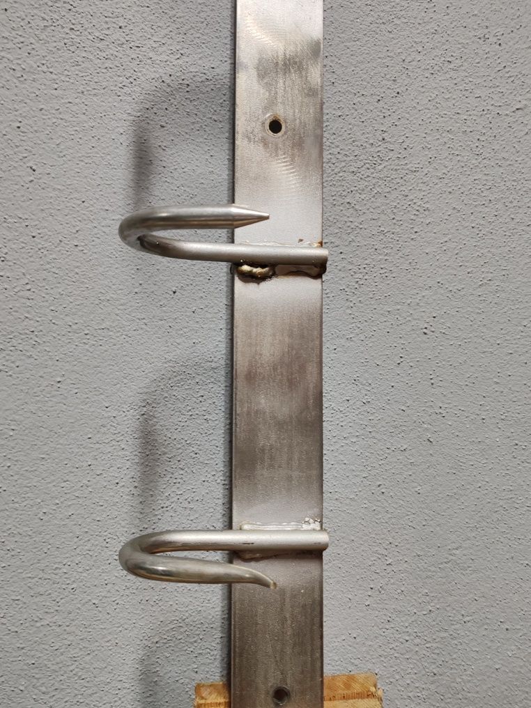 2 barras em inox com ganchos, para carne e derivados