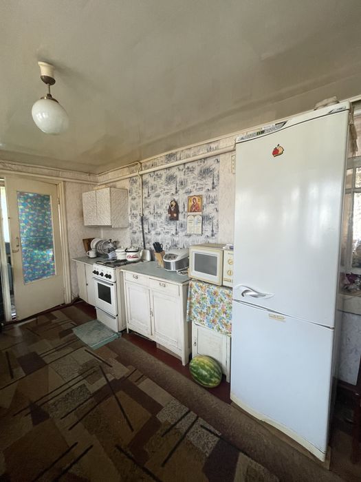 Продам частину будинку по вулиці Народного руху