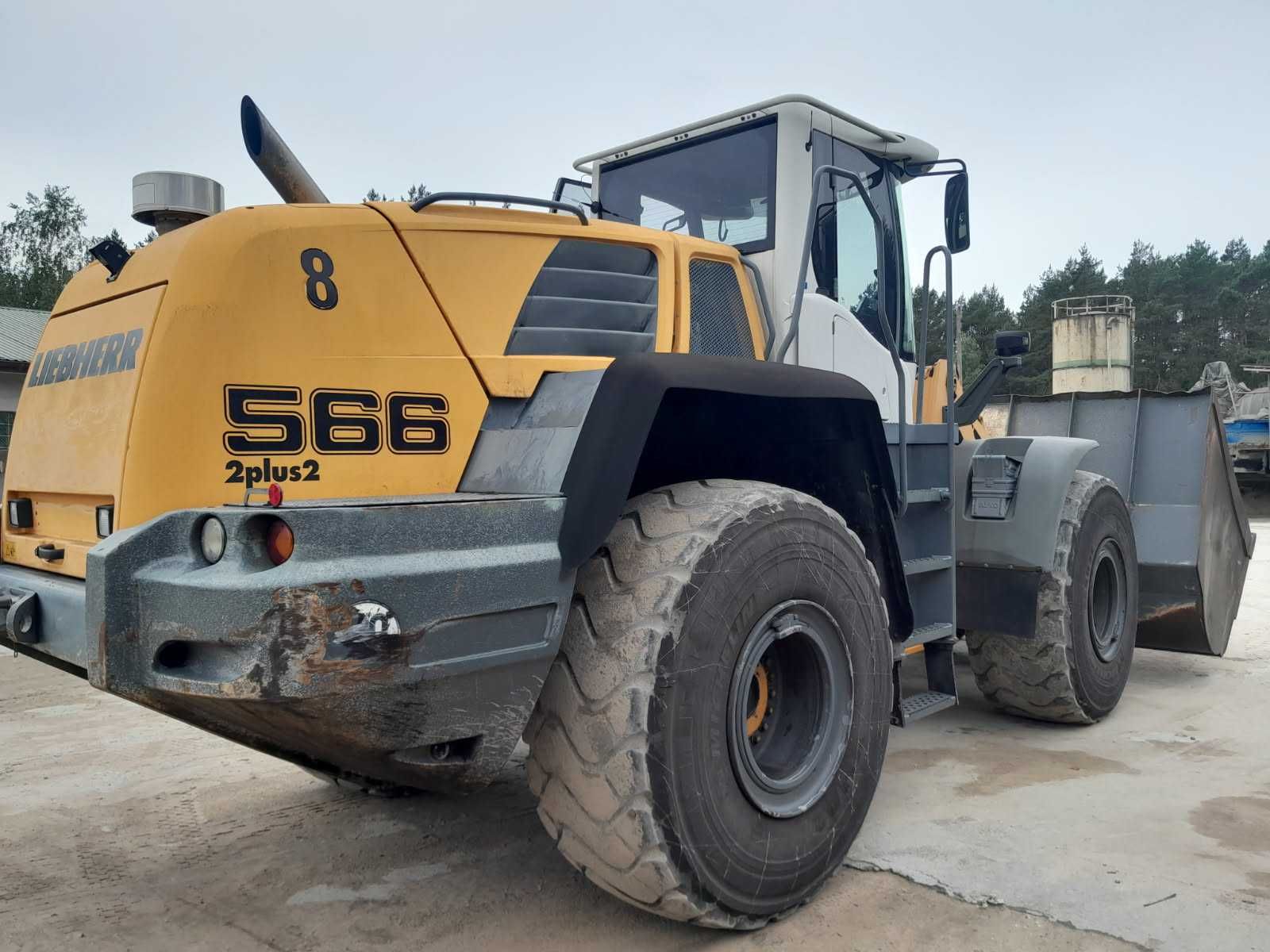 liebherr 566  łyżka 8m3 rok 2010 ładna-sztywna