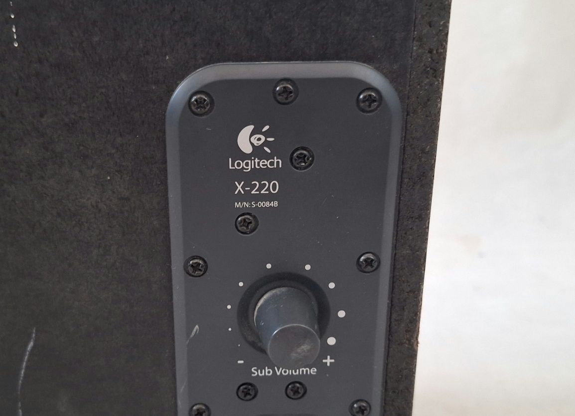 Subwoofer aktywny Logitech X-220