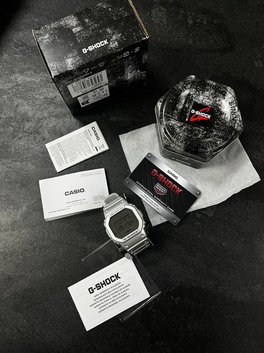 G-SHOCK DW-5600FF-8ER оригінал