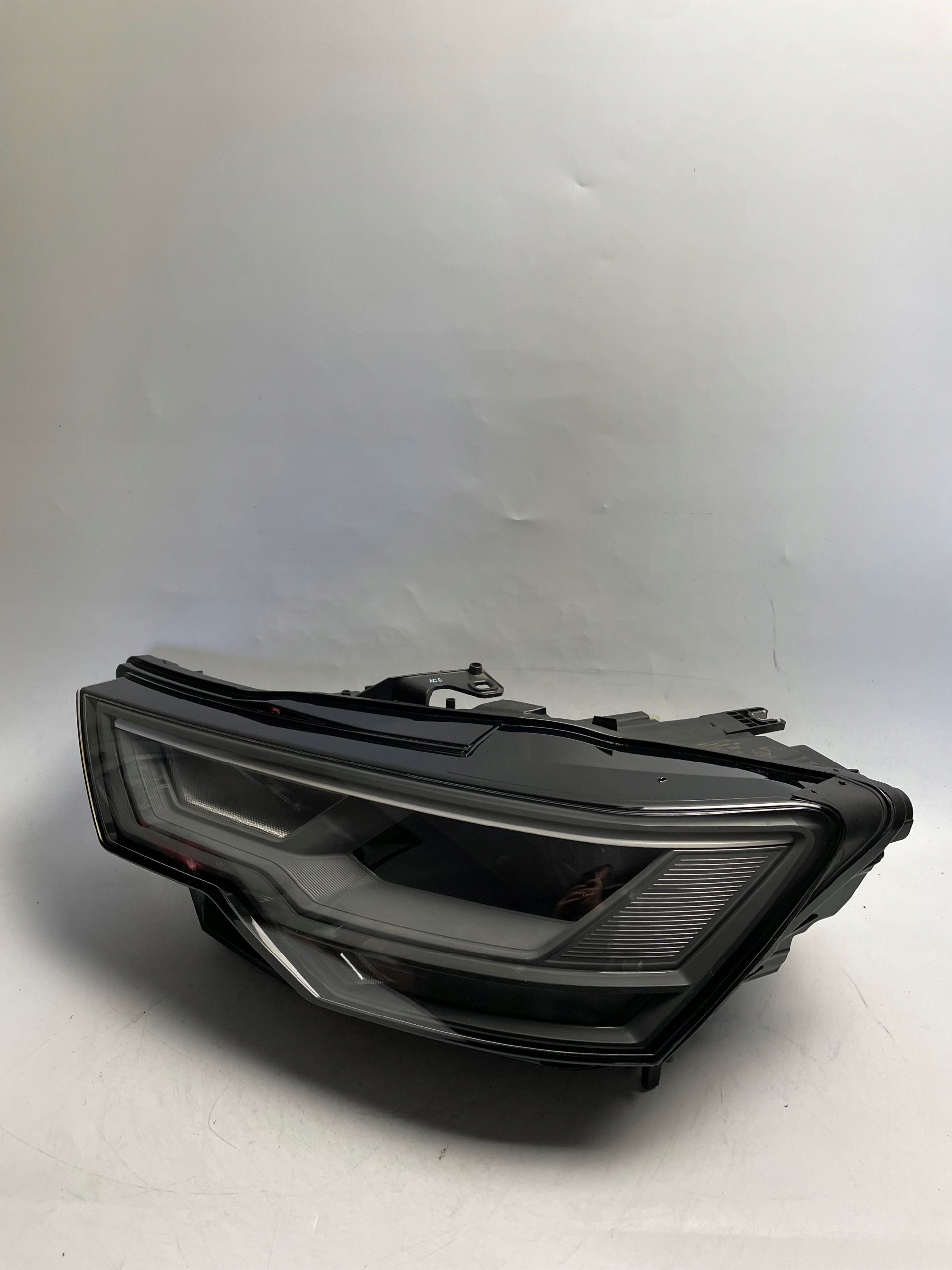 AUDI A6 C8 4K full led lampa przednia lewa