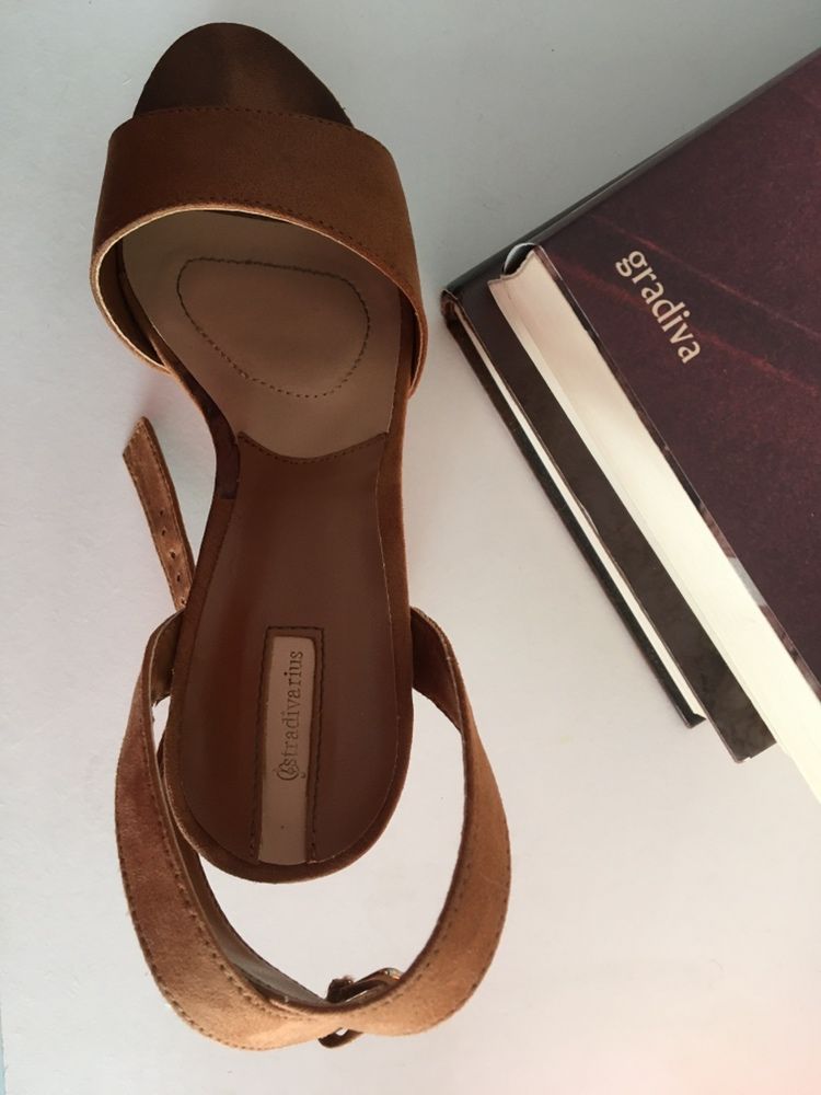 Sandalias Stradivarius 35