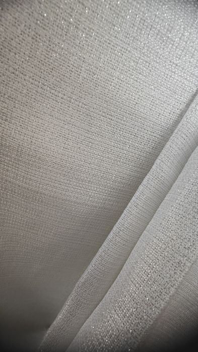 Cortinas semi-opacas brancas e metalizadas