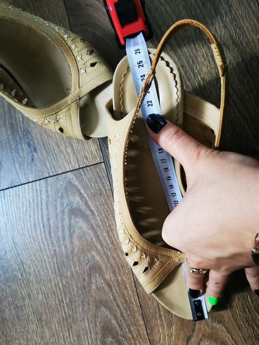 Sandały na szeroką stopę