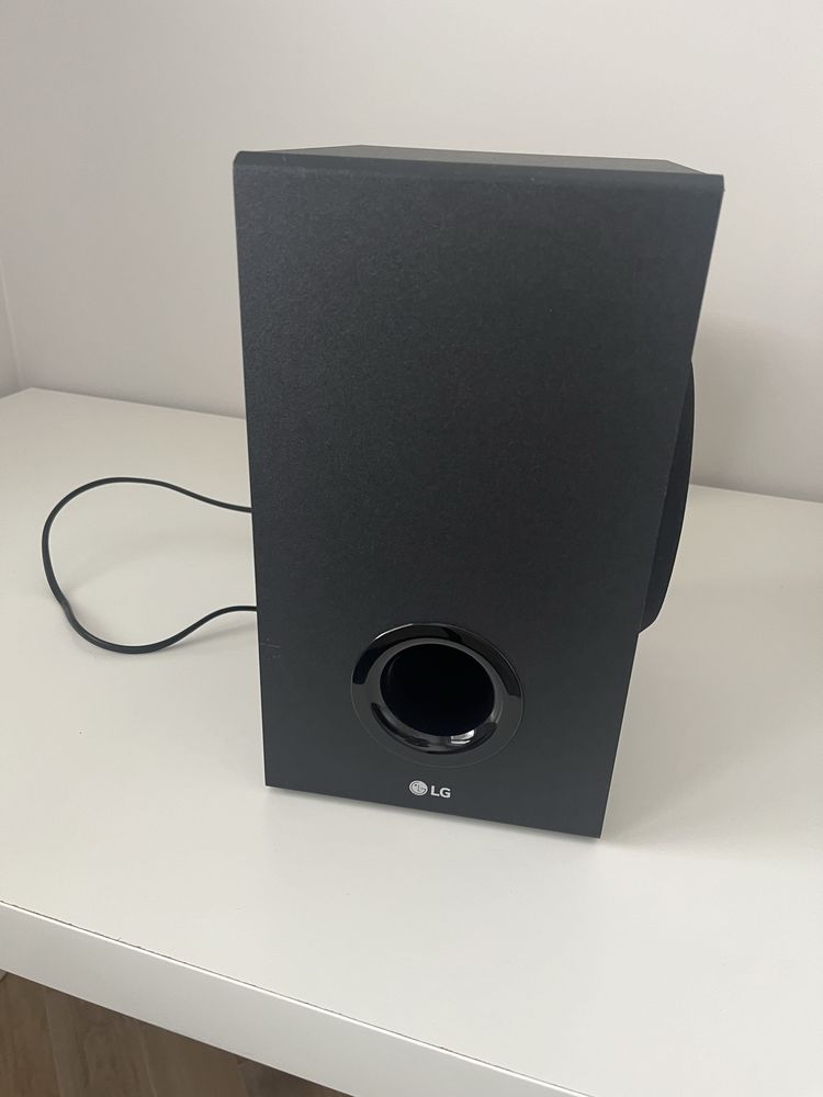 Soundbra LG, wraz z pilotem