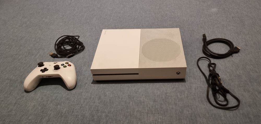Xbox One S + Comando + Jogos