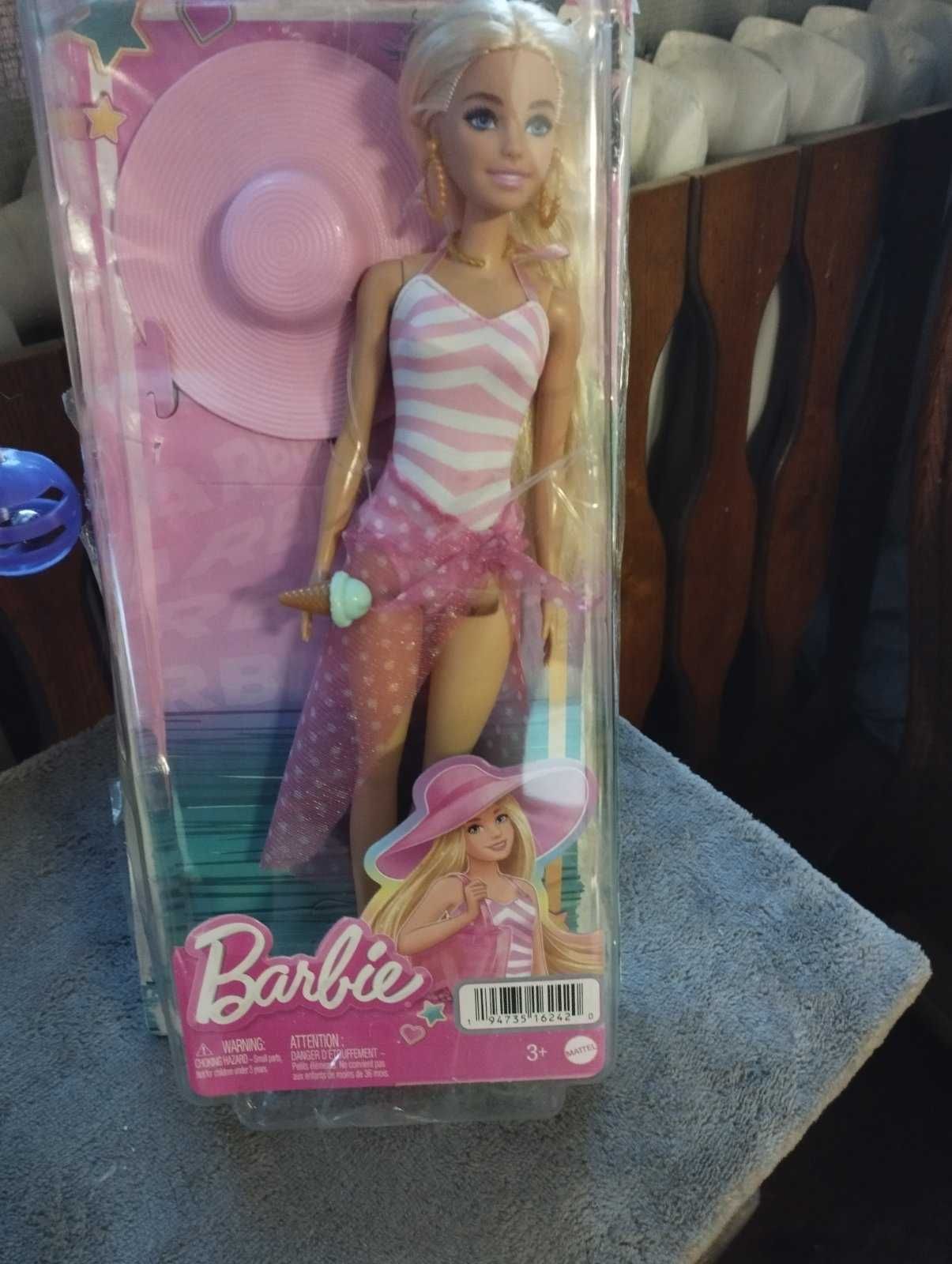 Lalka Barbie w stroju kąpielowym