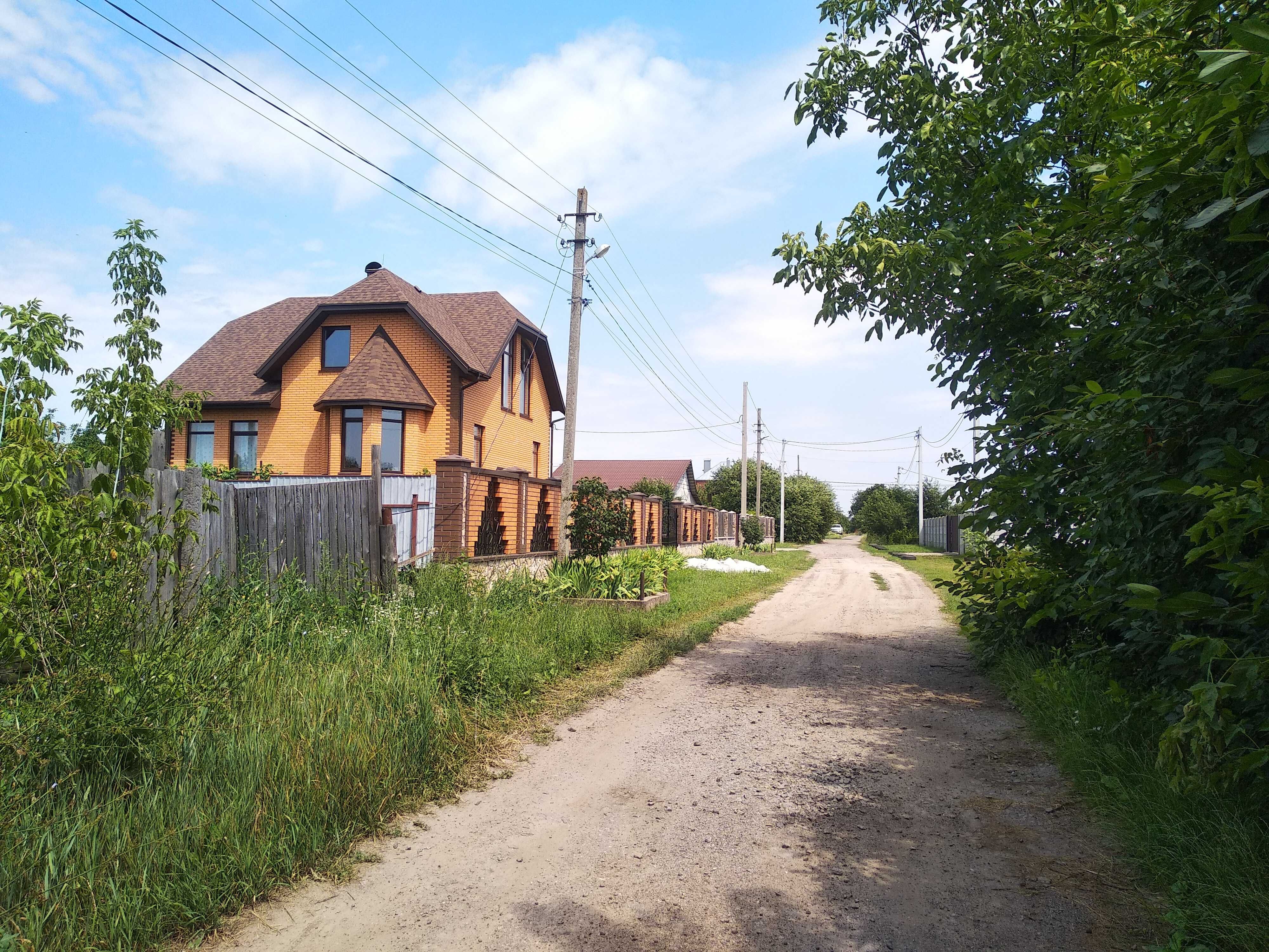 Ділянка з підключеною електрикою